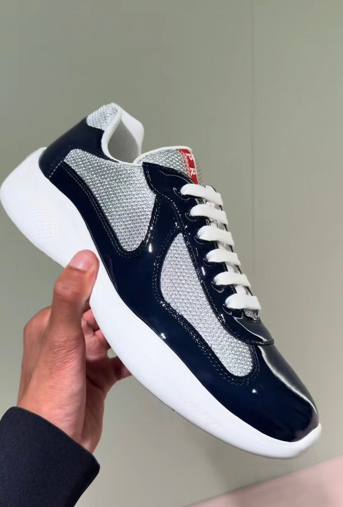 Gobelets Prada, Envoi, Comme neuf