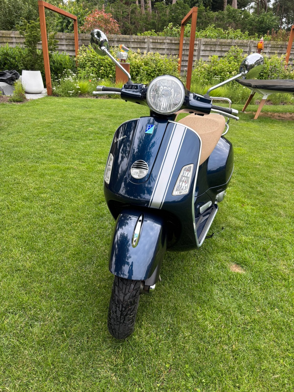 Vespa GTS 125 van 2008 met slechts 8800 km, zeer goede staat, Vélos & Vélomoteurs, Vélomoteurs & Scooters bridés, Enlèvement, Comme neuf
