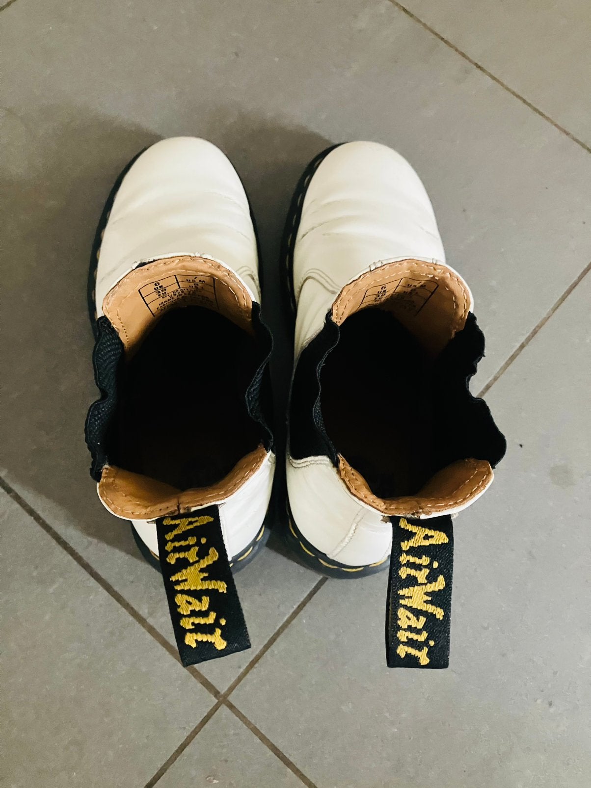 Dr Martens boots wit, Ophalen, Gedragen, Wit