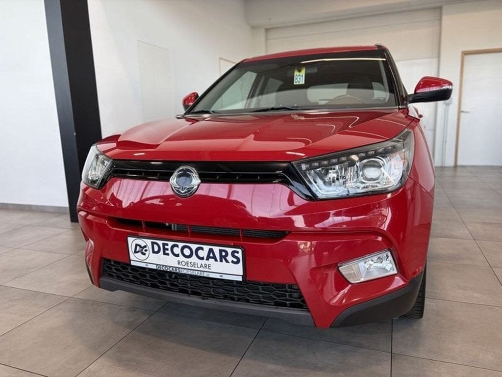 SsangYong Tivoli Camera / Airco / Cruise Control / Trekhaak, Auto's, 5 deurs, 129 pk, SUV of Terreinwagen, Rood