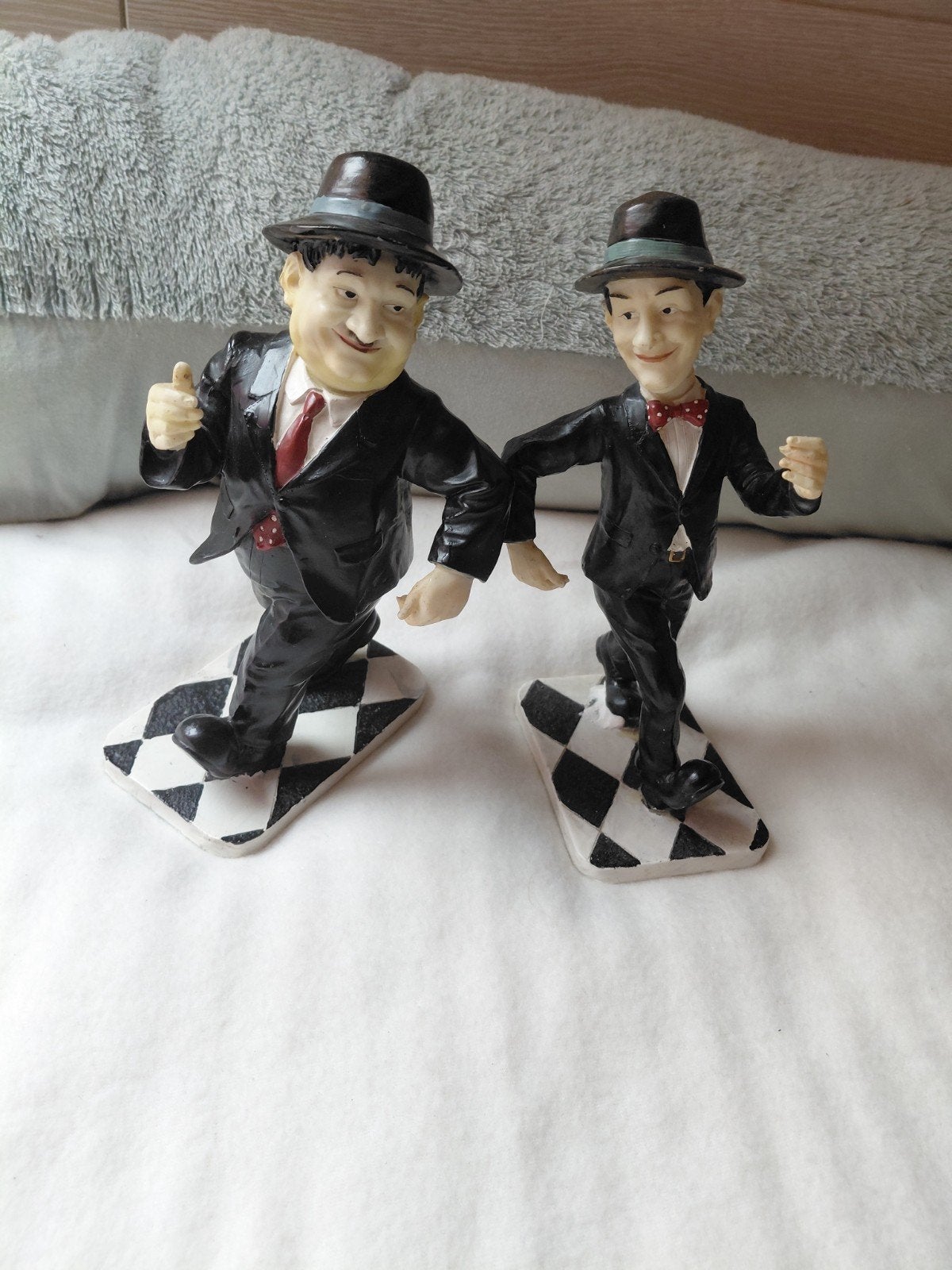 Beeldje Dikke & Dunne, Ophalen