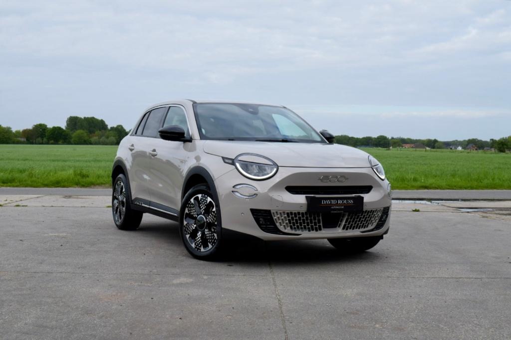 Fiat 600 La Prima Hybrid 136pk, ACC/Camera/CarPlay/Massage, Auto's, 1199 cc, 109 g/km, Beige, Leder