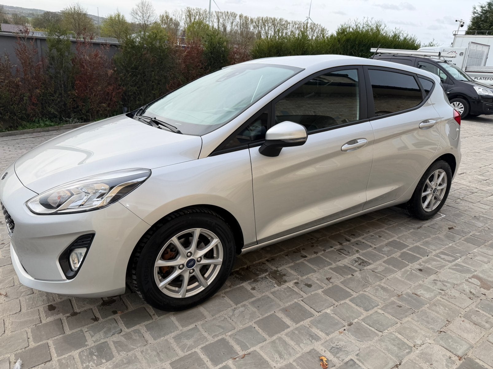 Ford fiesta 8/2020, Argent ou Gris, Achat, Boîte manuelle, Noir