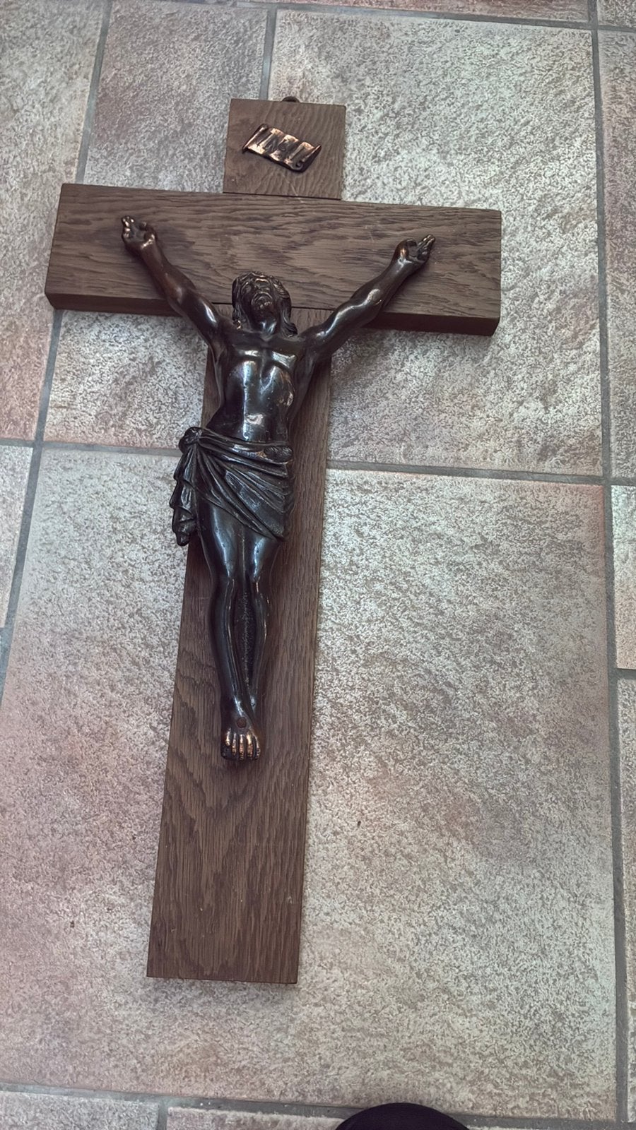 Très beau crucifix en chêne avec statue du Christ en bronze, Collections, Enlèvement, Comme neuf