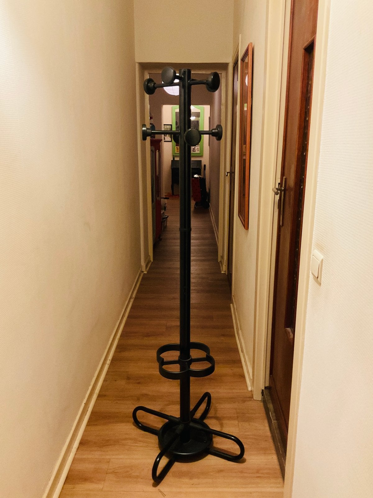 Porte-manteaux vintage en tres bon etat . H170 cm., Maison & Meubles, Utilisé, Métal, Portemanteau sur pied, 150 à 200 cm