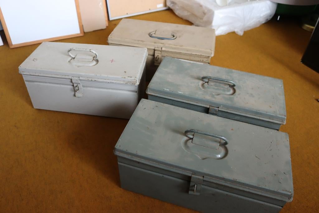Metalen werkbakken, Ophalen, Gebruikt