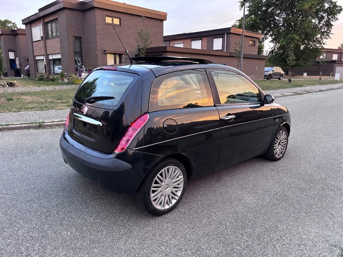 Lancia Ypsilon 1.4i Euro 4, Achat, Boîte manuelle, Toit ouvrant, Particulier