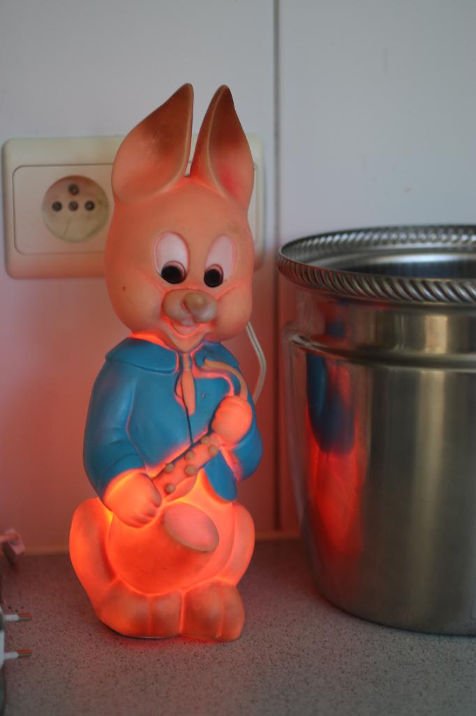 Vintage lampspeelgoed 1960, konijn, muzikant, merk Combex, Ophalen of Verzenden