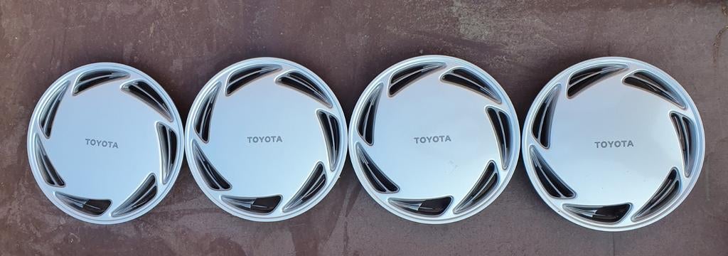 4x wieldeksels oldtimer Toyota corolla, Auto diversen, Wieldoppen, Ophalen