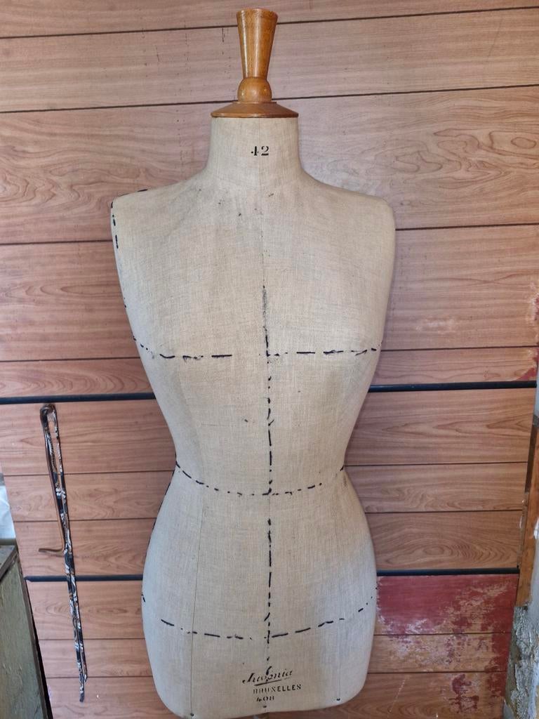 Ancien mannequin couture, Enlèvement, Mannequin