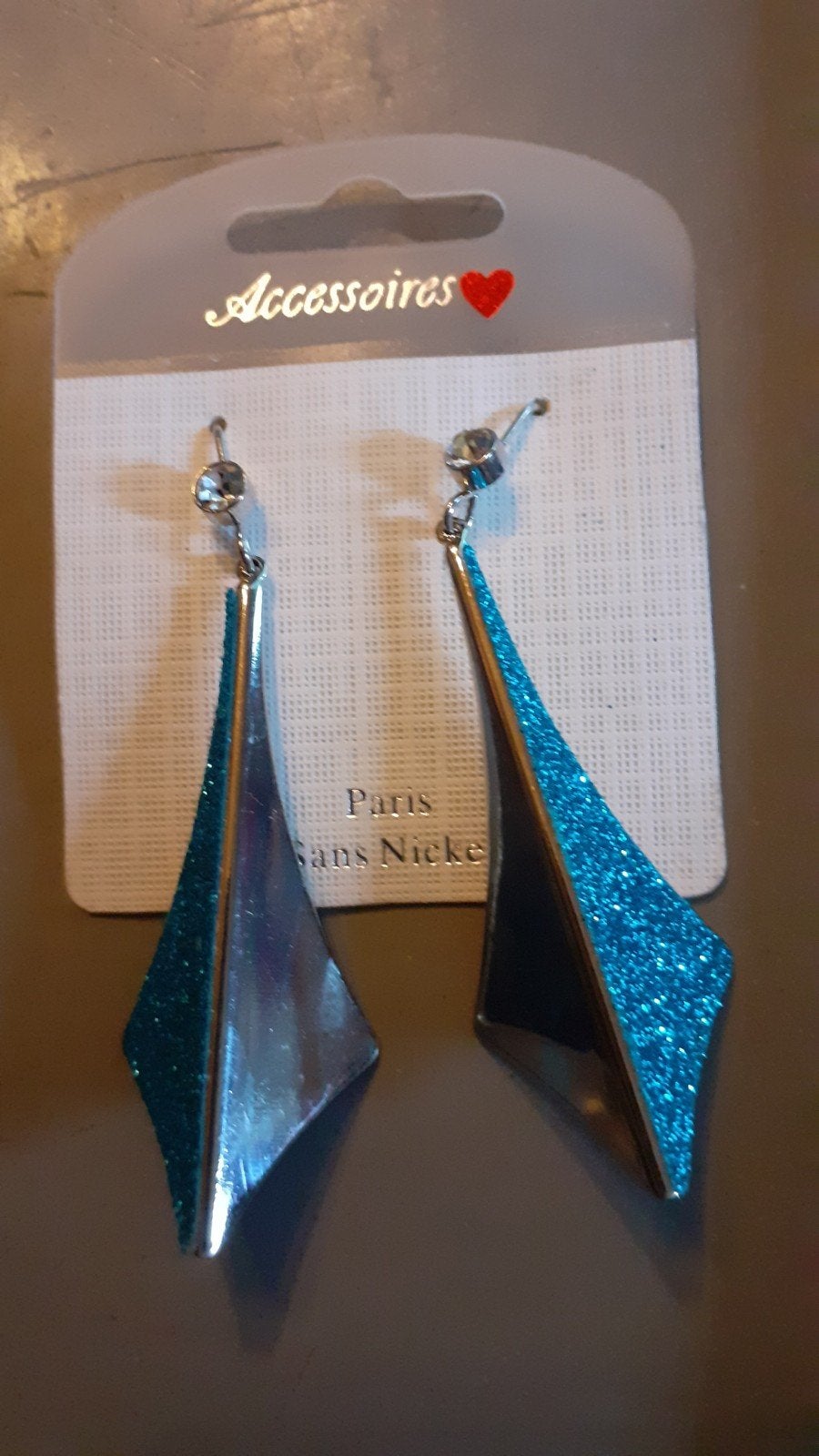 paire de boucles neuve pour oreille percée (x2021), Bijoux, Sacs & Beauté, Boucles d'oreilles, Neuf, Enlèvement ou Envoi, Autres matériaux