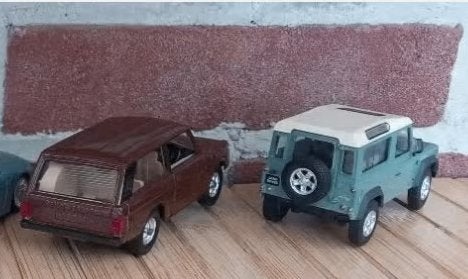 2 Engelse oldimers Land Rover schaal 1:43, Enlèvement, Comme neuf, Voiture