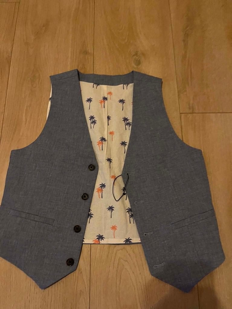 vestje c& a nooit gedragen 170, Kinderen en Baby's, Kinderkleding | Maat 170, Ophalen of Verzenden, Nieuw, Jongen