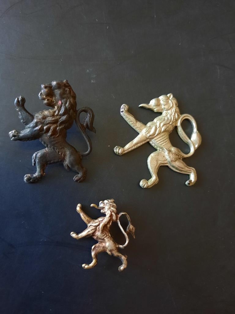 Set van 3 'Lions' badges voor baretten en halsbanden, Verzamelen, Ophalen of Verzenden