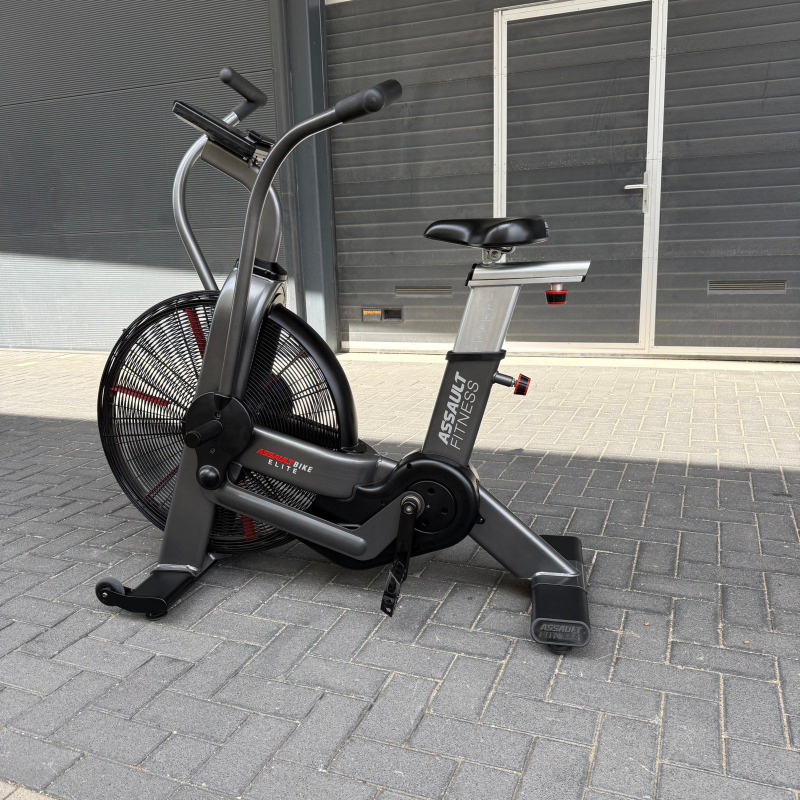 Assault elite airbike air bike HYROX HIIT CrossFit home gym, Sports & Fitness, Équipement de fitness, Enlèvement, Comme neuf