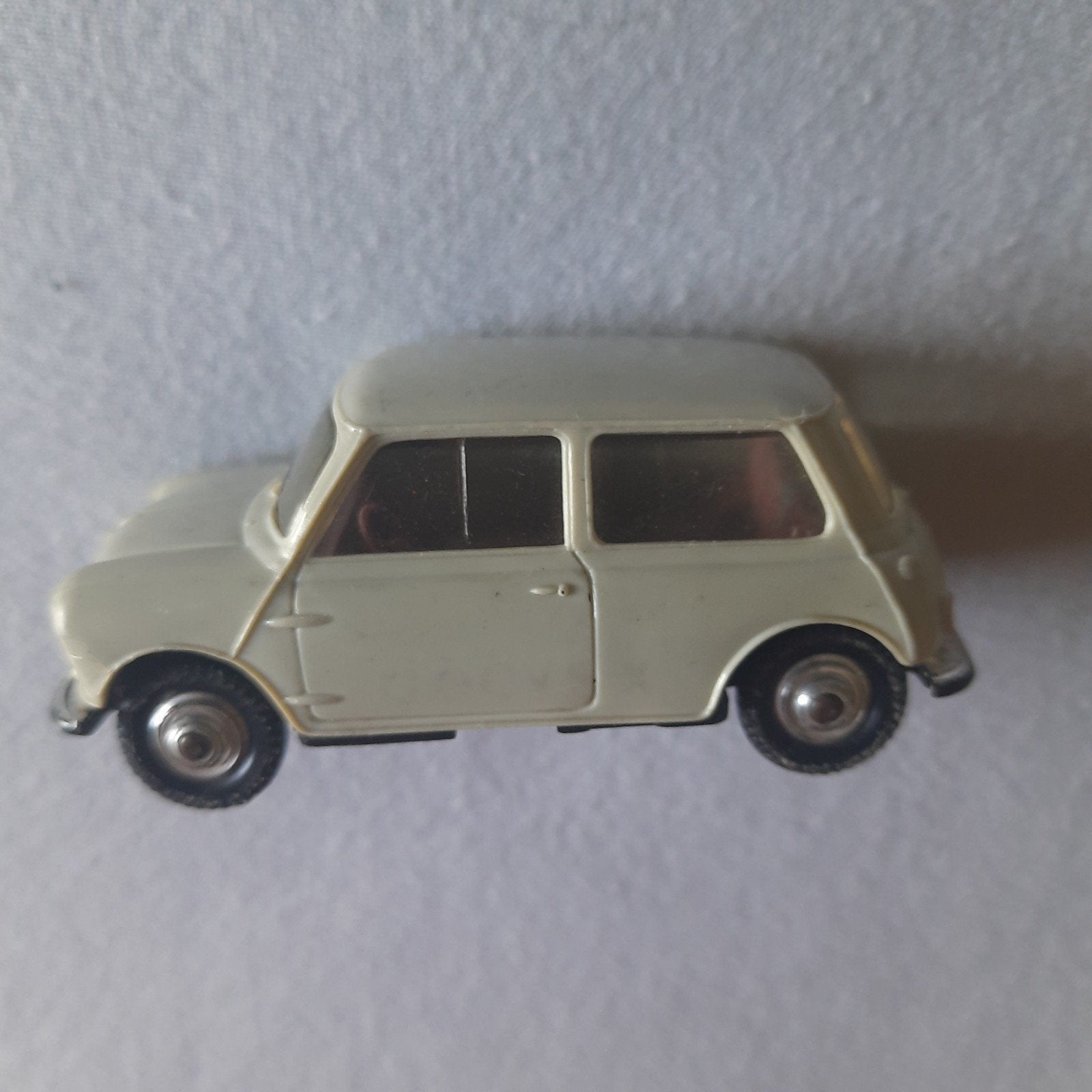 NOREV 1:43*nr.75* MORRIS 850 = MINI *VINTAGE* TOP*ZGAN*, Hobby en Vrije tijd, Ophalen, Nieuw, Auto, Norev