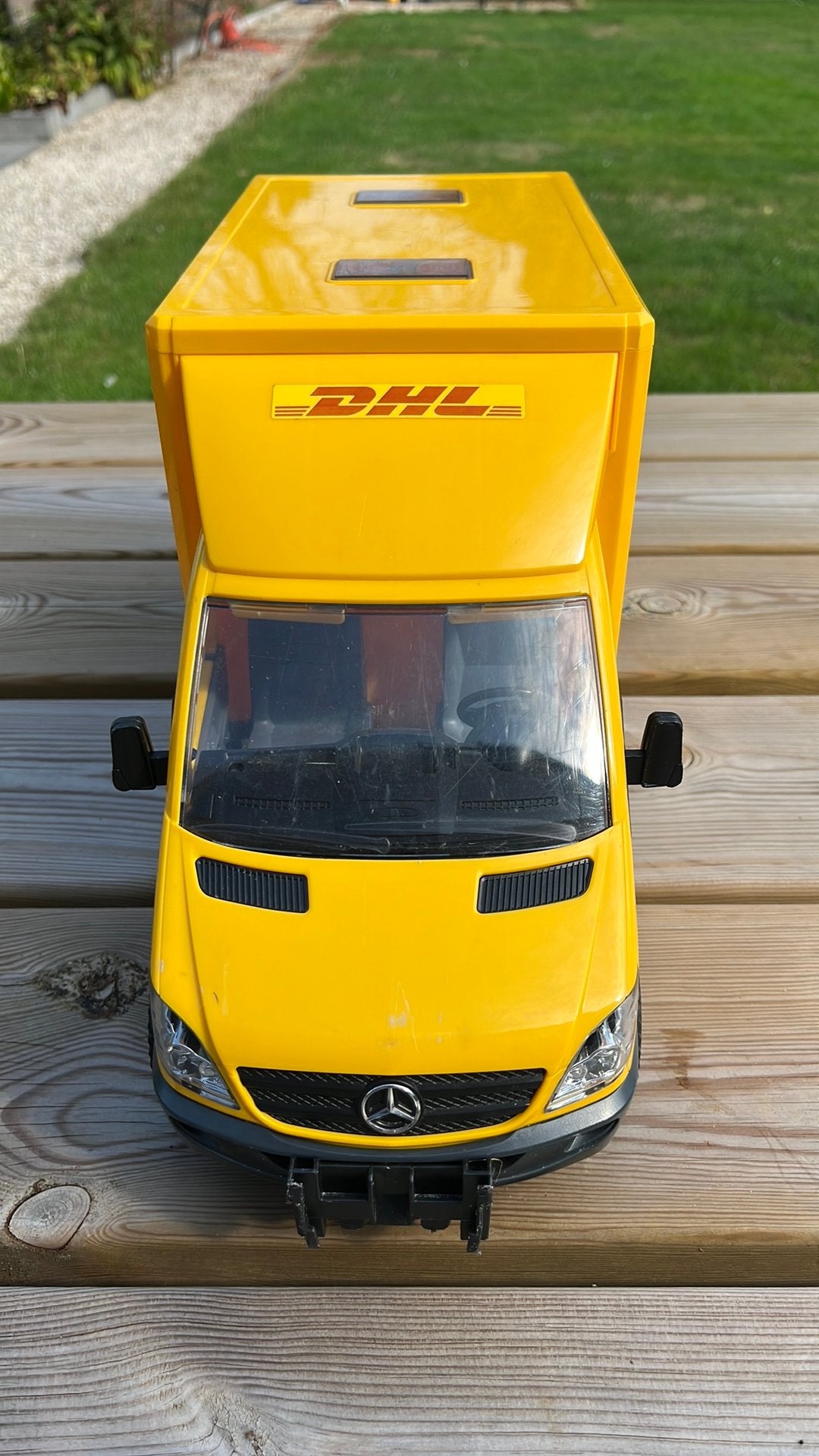 Bruder DHL camionet, Ophalen