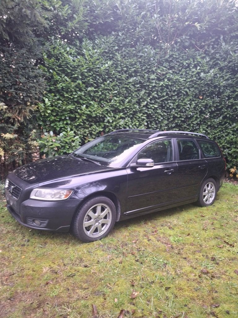 volvo v50 euro 5 2 liter    2008 jar 1650є Diesel ., Auto's, Volvo, Voorwielaandrijving, Euro 5, 4 cilinders, Zwart