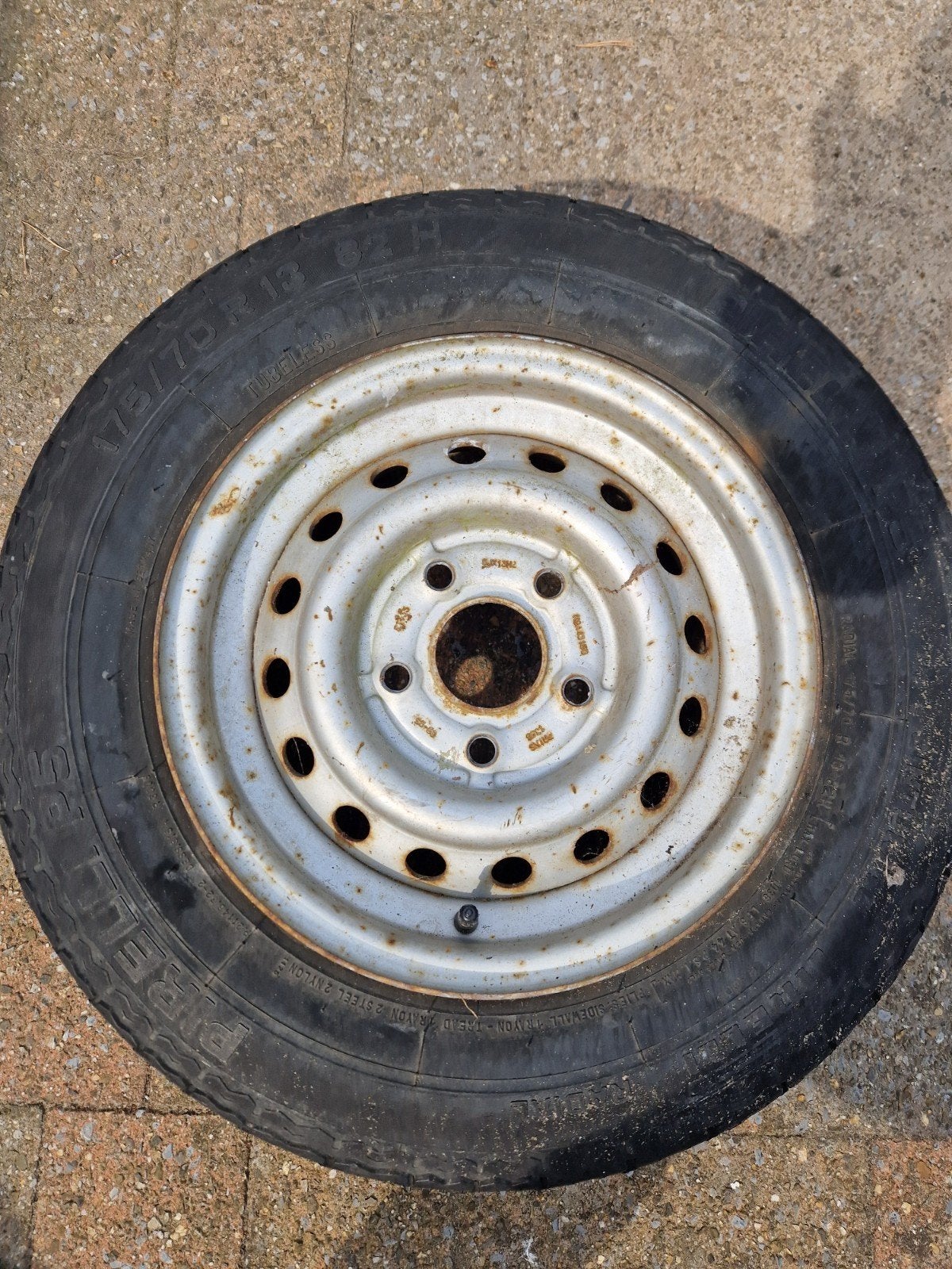 wielvelg + band 175/70R13 en  5 gaten, Ophalen