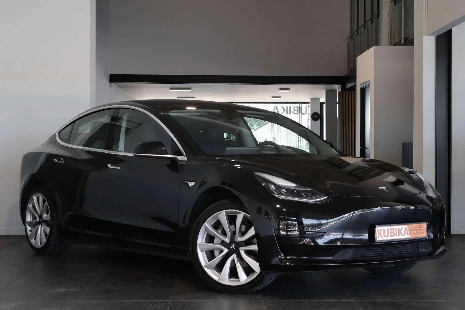 Tesla Model 3 Model 3 44 kWh Standard Plus Navi Camera Garan, Cuir, Achat, 4 portes, Entreprise