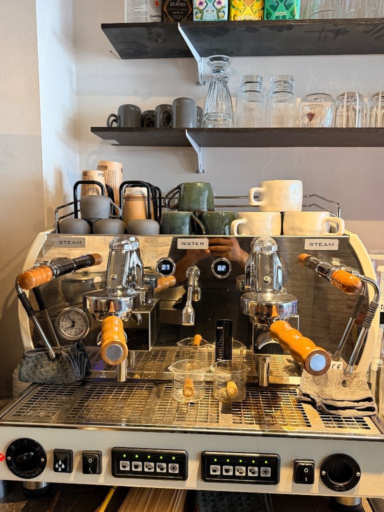 La Nuova Era Altea 2-groep + Fiorenzato Evo 64 + PuqPress M4, Enlèvement, Comme neuf, Autres marques, Accessoire barista