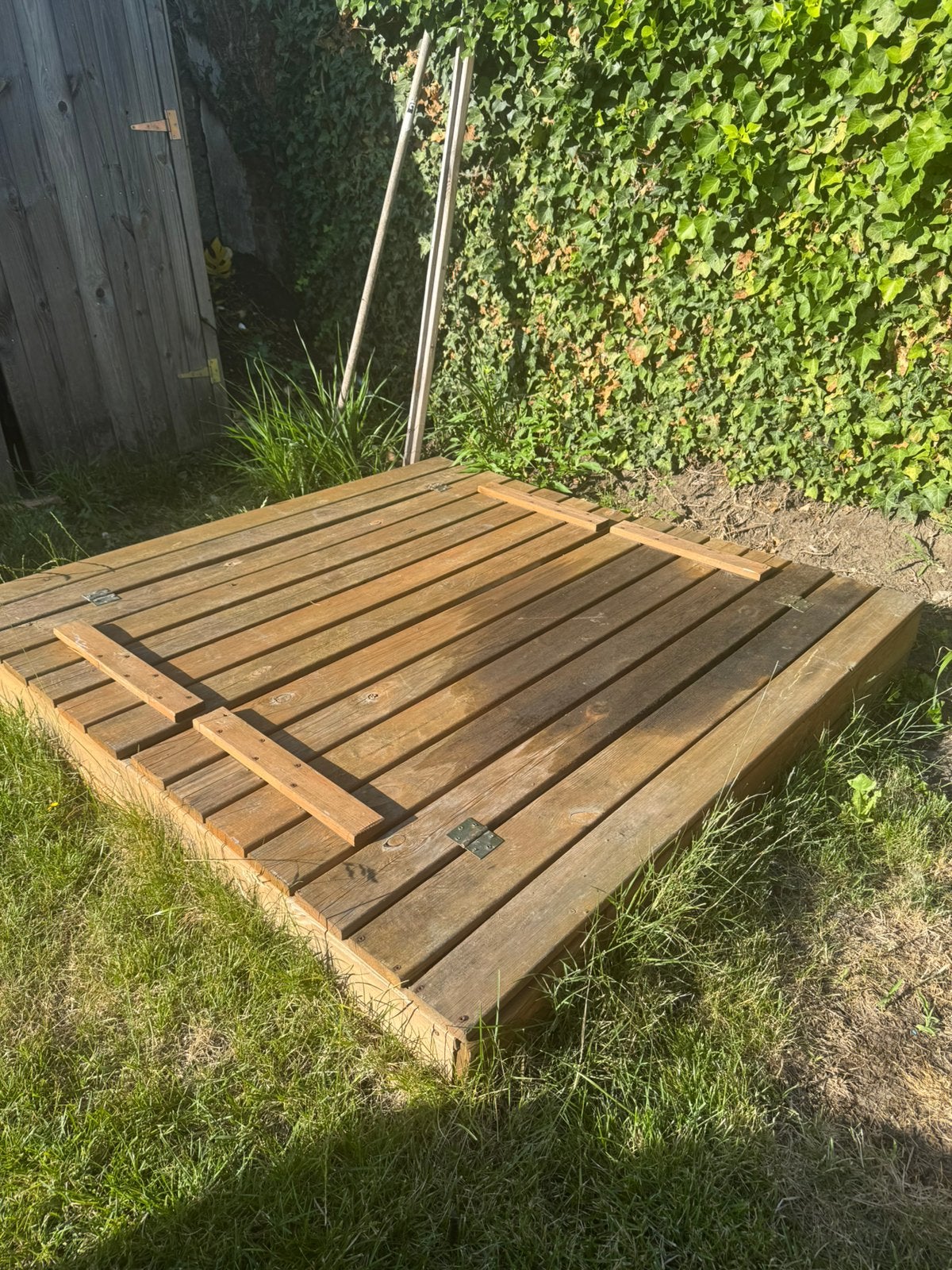 Houten zandbak, Ophalen