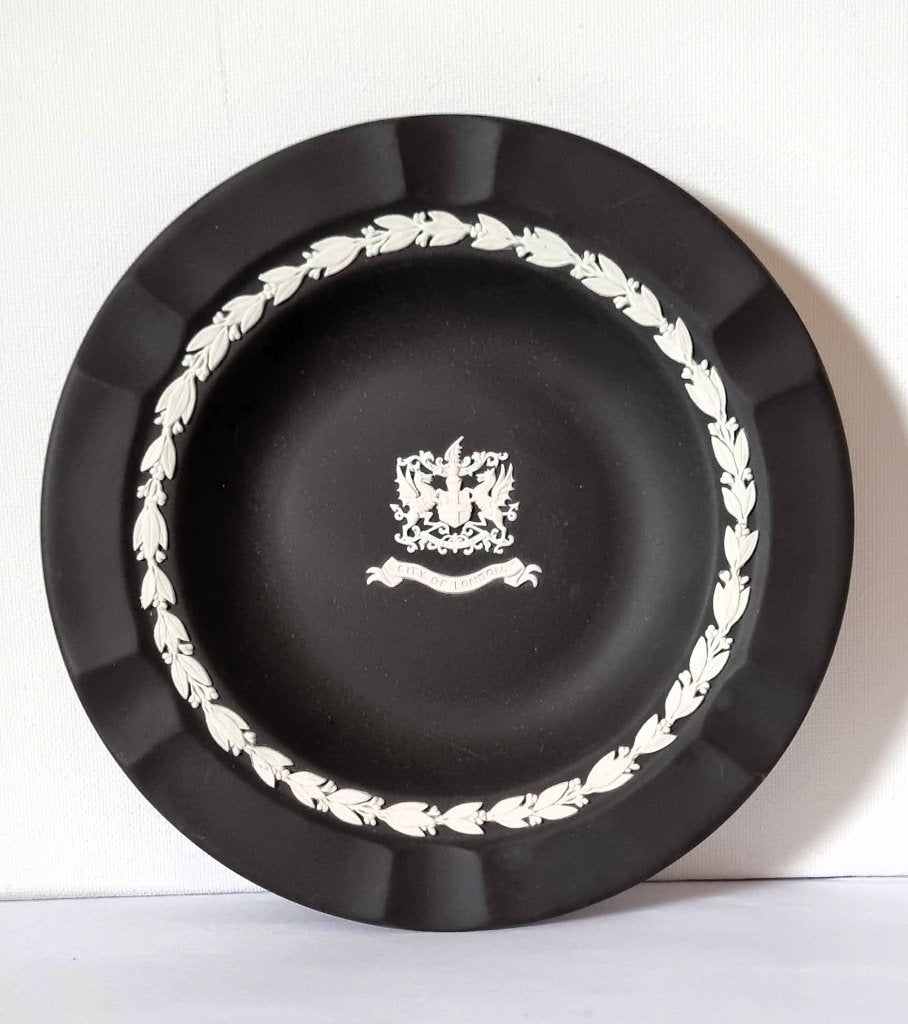 Wedgwood porselein, Basalt zwart Black, schaal., Ophalen of Verzenden, Zo goed als nieuw, Porselein, Bord of Schaal