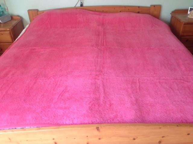 Plaid rood 190 cm op 220 cm acryl 100%, Ophalen of Verzenden, Nieuw