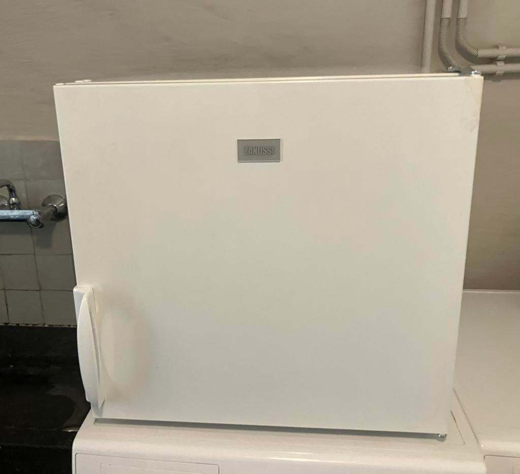 Diepvries tafelmodel zanussi, Elektronische apparatuur, Vriezers en Diepvrieskisten, Ophalen, Gebruikt, Vrijstaand, Vrieskast