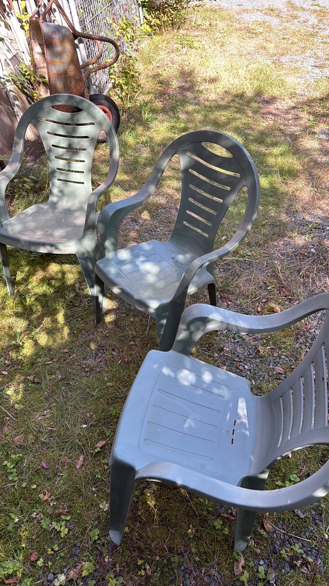 4 chaises de jardin vertes, Jardin & Terrasse, Chaises de jardin, Enlèvement, Utilisé, Synthétique, Empilable