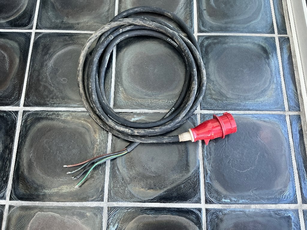 Electriciteitsdraad 4 carré + stekker, Doe-het-zelf en Bouw, Ophalen, Gebruikt, Stekker