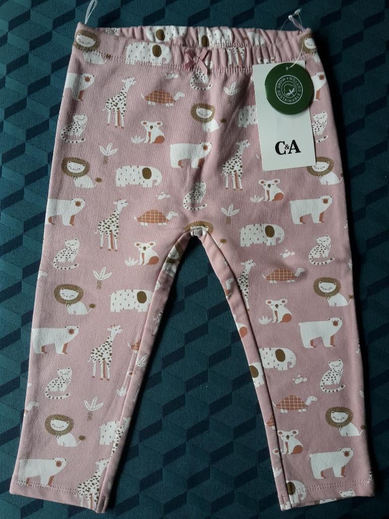 Mooie warme nieuwe broek van C&A, maat 86, roze met diertjes, Kinderen en Baby's, Babykleding | Maat 86, C&A, Broekje, Meisje