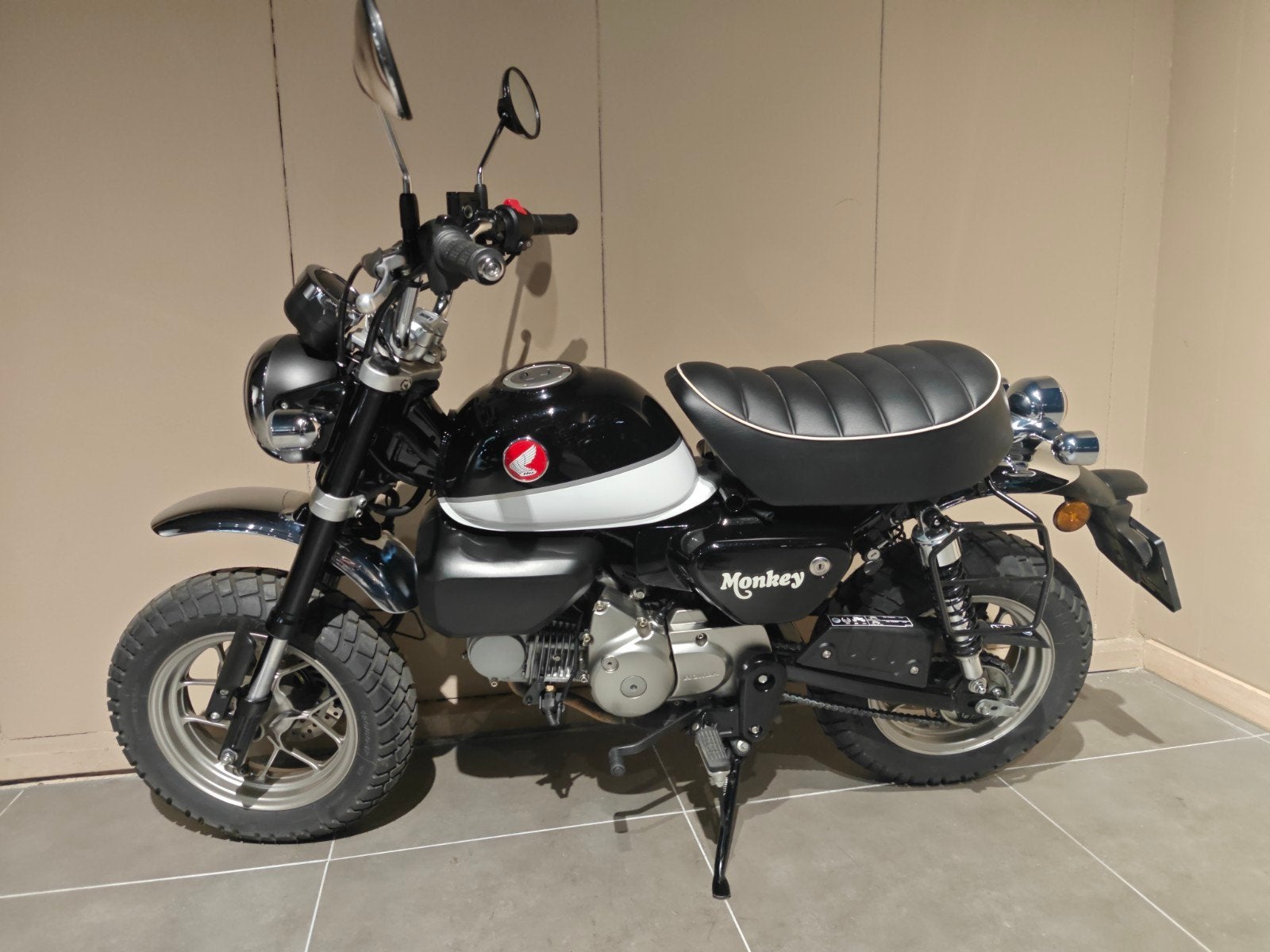 Honda Monkey 125, Motoren, Scooter, 125 cc, 11 kW of minder, Handgeschakeld