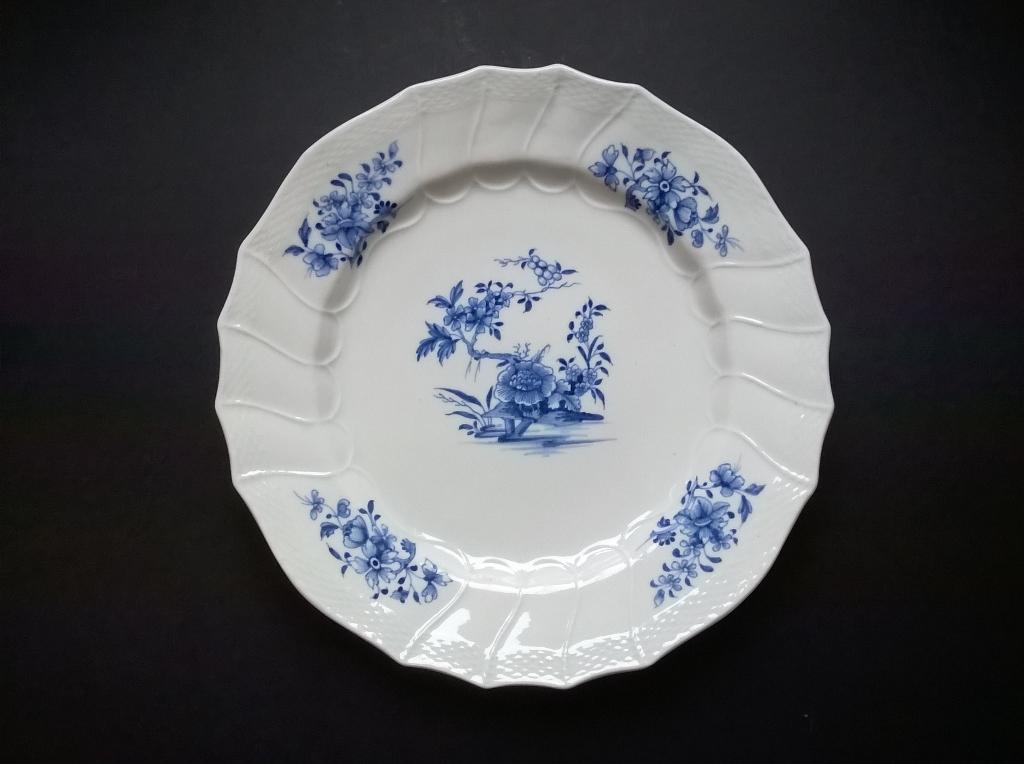 Assiette en porcelaine de Tournai, Antiquités & Art, Enlèvement ou Envoi