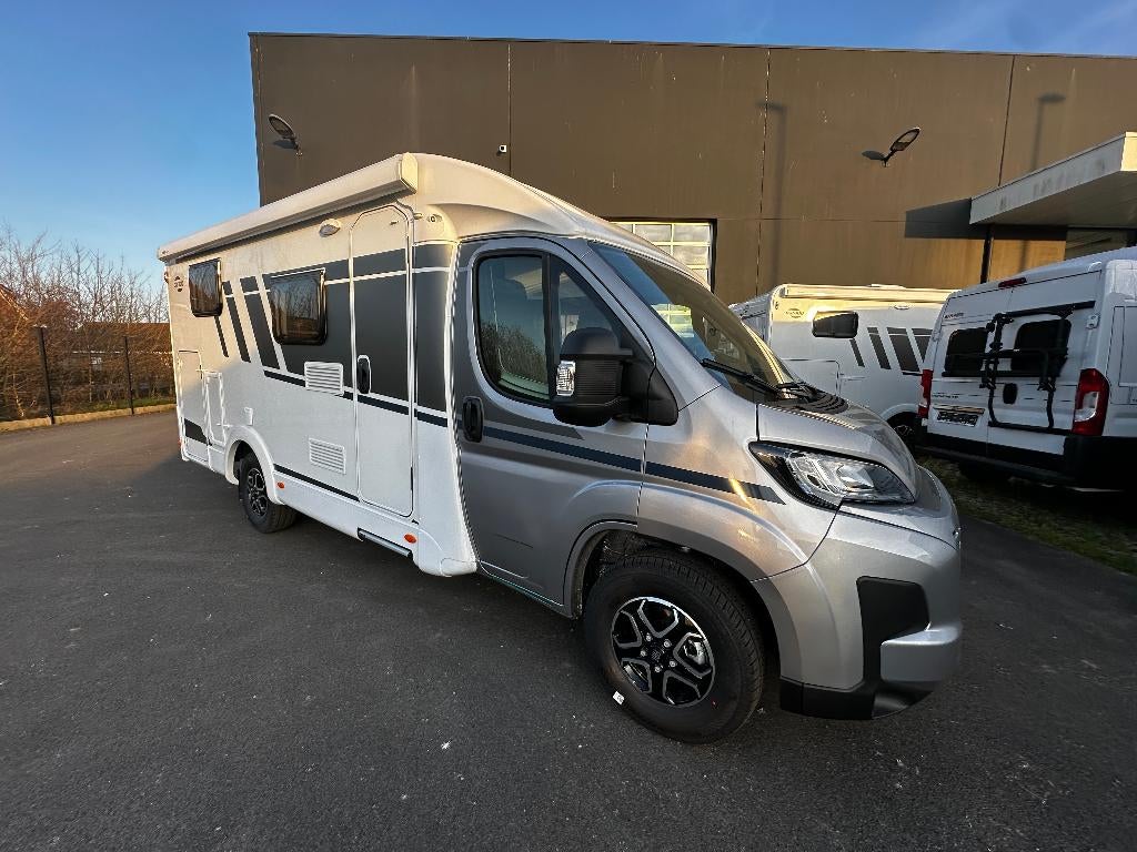 Carado Hymer V 337 Pro+ NIEUW, Caravans en Kamperen, Mobilhomes, Automaat, Luifel, Ringverwarming, Fiat
