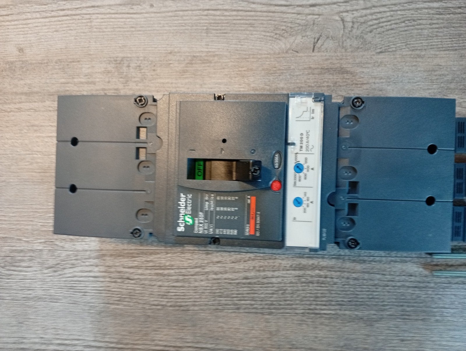 Schneider Compact NSX250F 3P 200A stroomonderbreker (TM200D), Ophalen of Verzenden, Zo goed als nieuw, Schneider Electric
