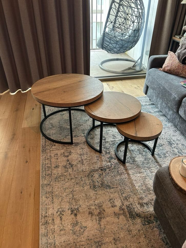 Set van 3 houten tafels met metalen poten, zo goed als nieuw, Huis en Inrichting, Ophalen, 50 – 75, Rond, 50 tot 100 cm