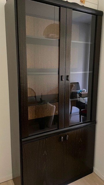 GRATUIT - Vitrine noire avec portes vitrées, Maison & Meubles, Armoires | Vitrines, Enlèvement, Utilisé, Avec tablette(s)