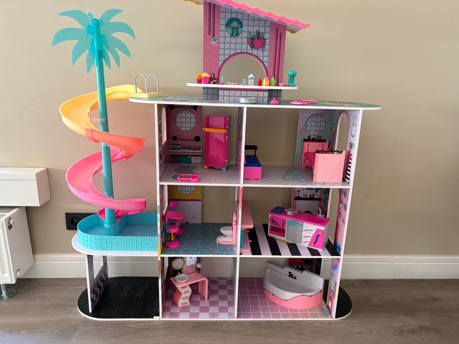 Barbie Dreamhouse poppenhuis met glijbaan en zwembad, Ophalen, Gebruikt, Poppenhuis