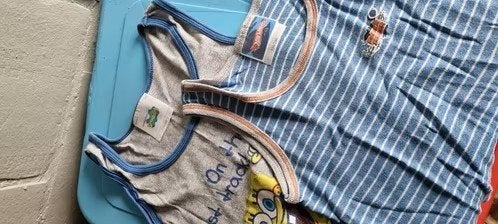 2 onderhemdjes Hot wheels en Spongebob maat 122 - 128, Nacht- of Onderkleding, Gebruikt, C&A, Ophalen of Verzenden