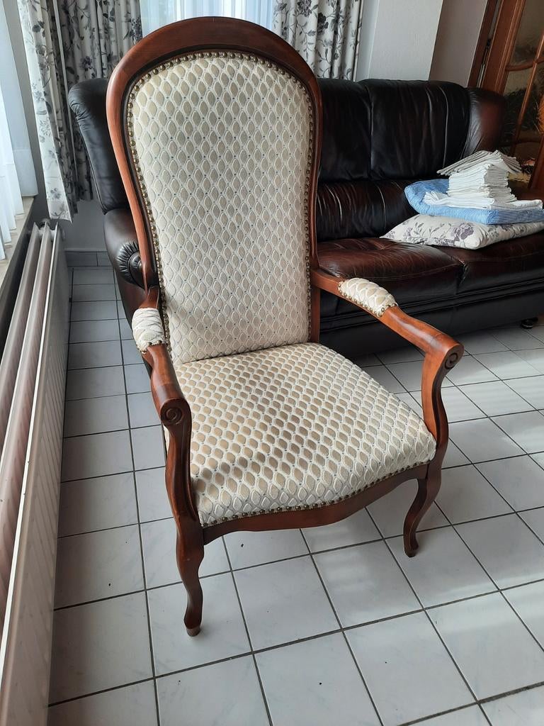Nieuw gestoffeerde antieke stoel., Antiek en Kunst, Ophalen
