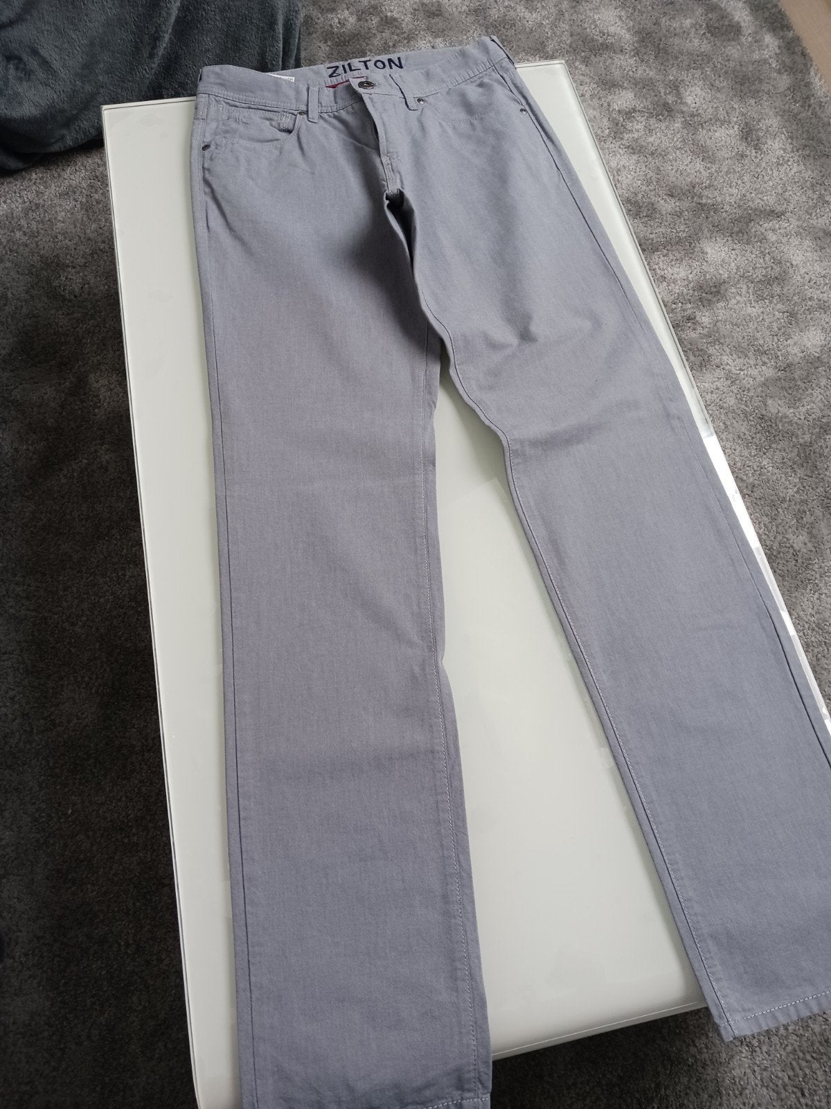Grijze broek merk Zilton net als nieuw te koop. M 31-36, Vêtements | Hommes, Gris, Comme neuf, Enlèvement, Taille 46 (S) ou plus petite