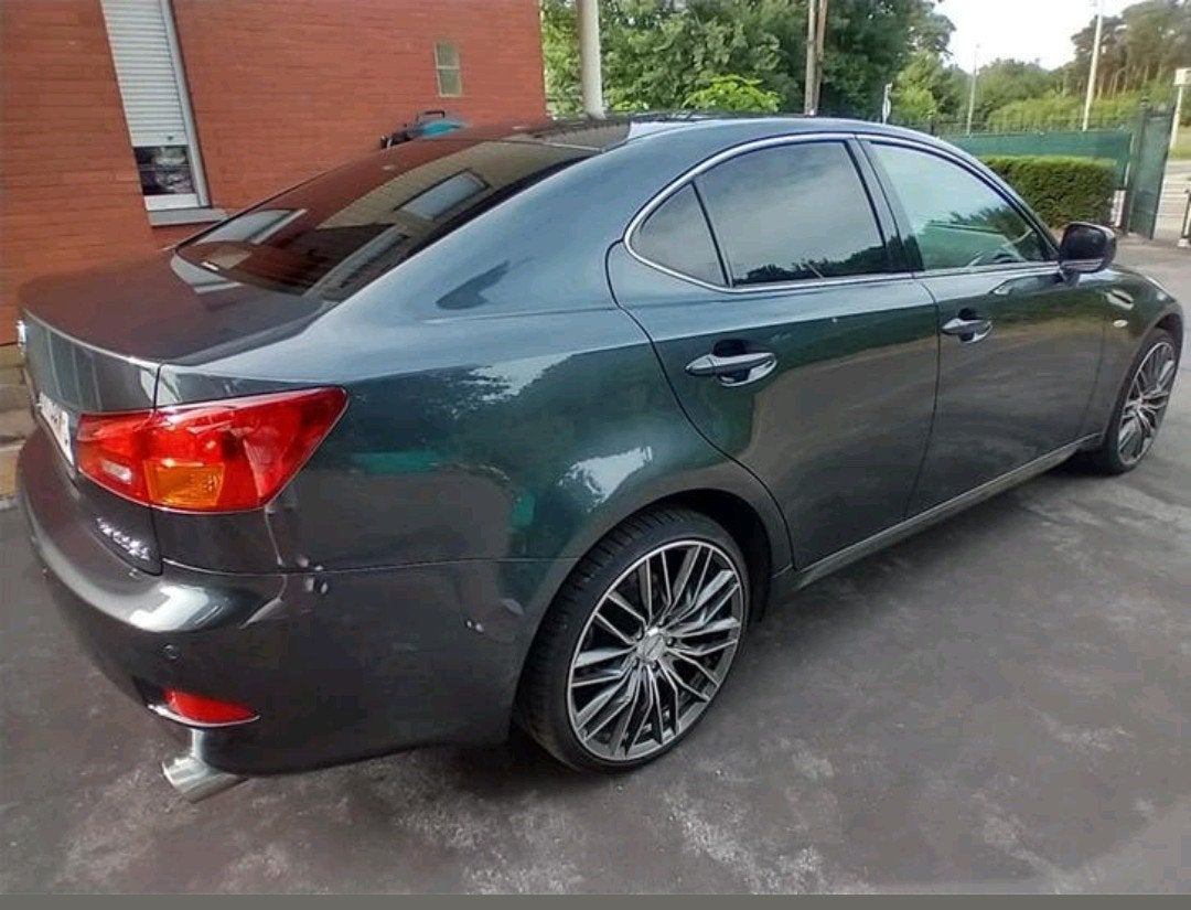 Très belle Lexus IS 220D avec jantes sport supplémentaires, Achat, Boîte manuelle, Noir, 5 portes