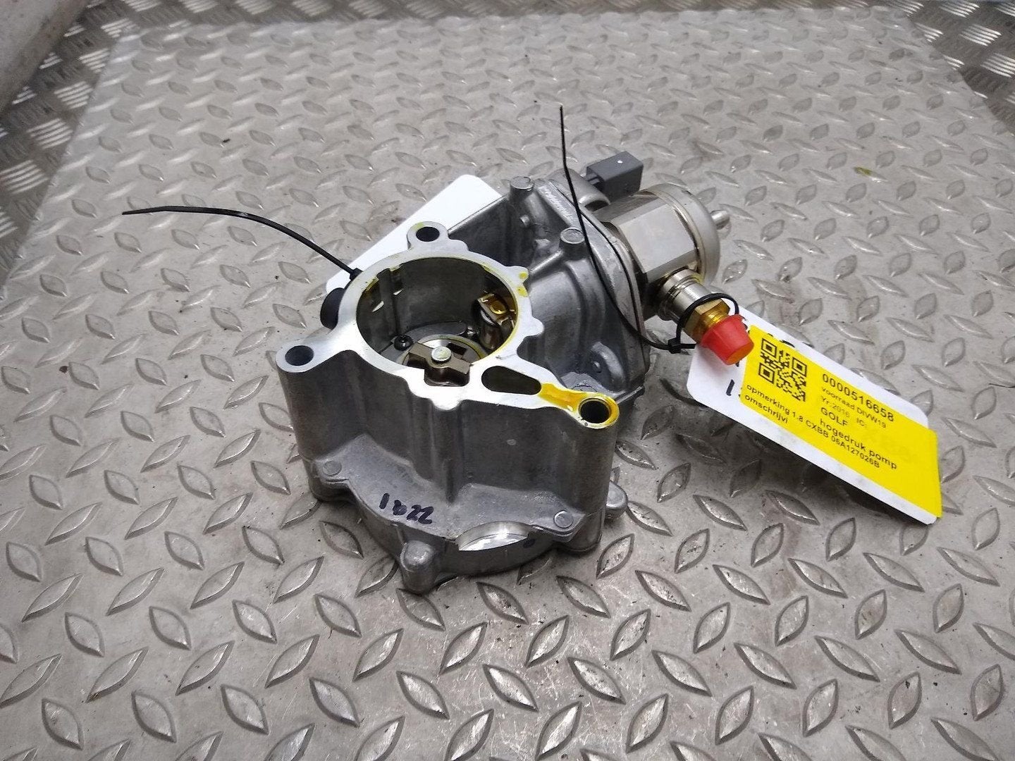 VOLKSWAGEN GOLF BRANDSTOF POMP VOOR DE INJECTOR 2016, Ophalen of Verzenden, Gebruikt, Stiba lid