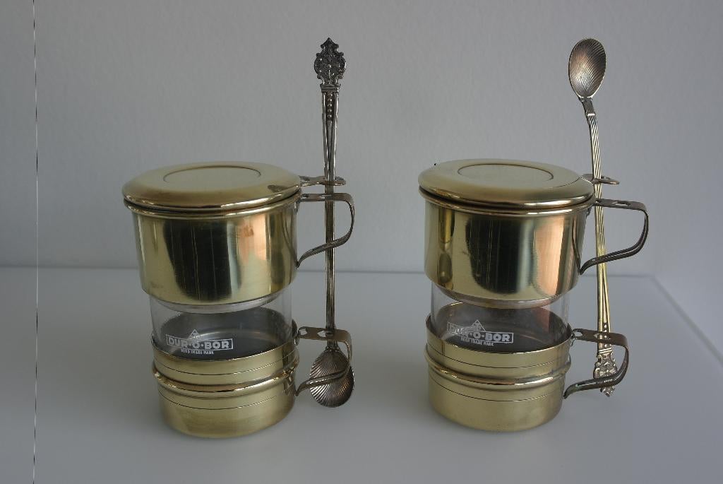 2 filtres à café vintage, porte ou assiette avec 2 cuillères, Antiquités & Art, Enlèvement ou Envoi