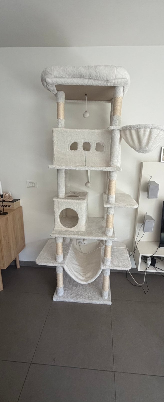 Arbre à chat, litière fermé, distributeur croquettes / eau, Enlèvement, Comme neuf