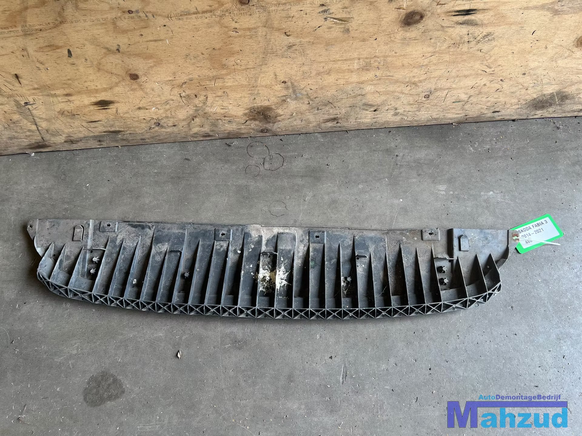 SKODA FABIA 3 bodemplaat onder bumper 2014-2021, Infoline@skoda-auto.cz, Tr. Vaclava Klementa 869
293 01  Mlada Boleslav, CZ, Utilisé