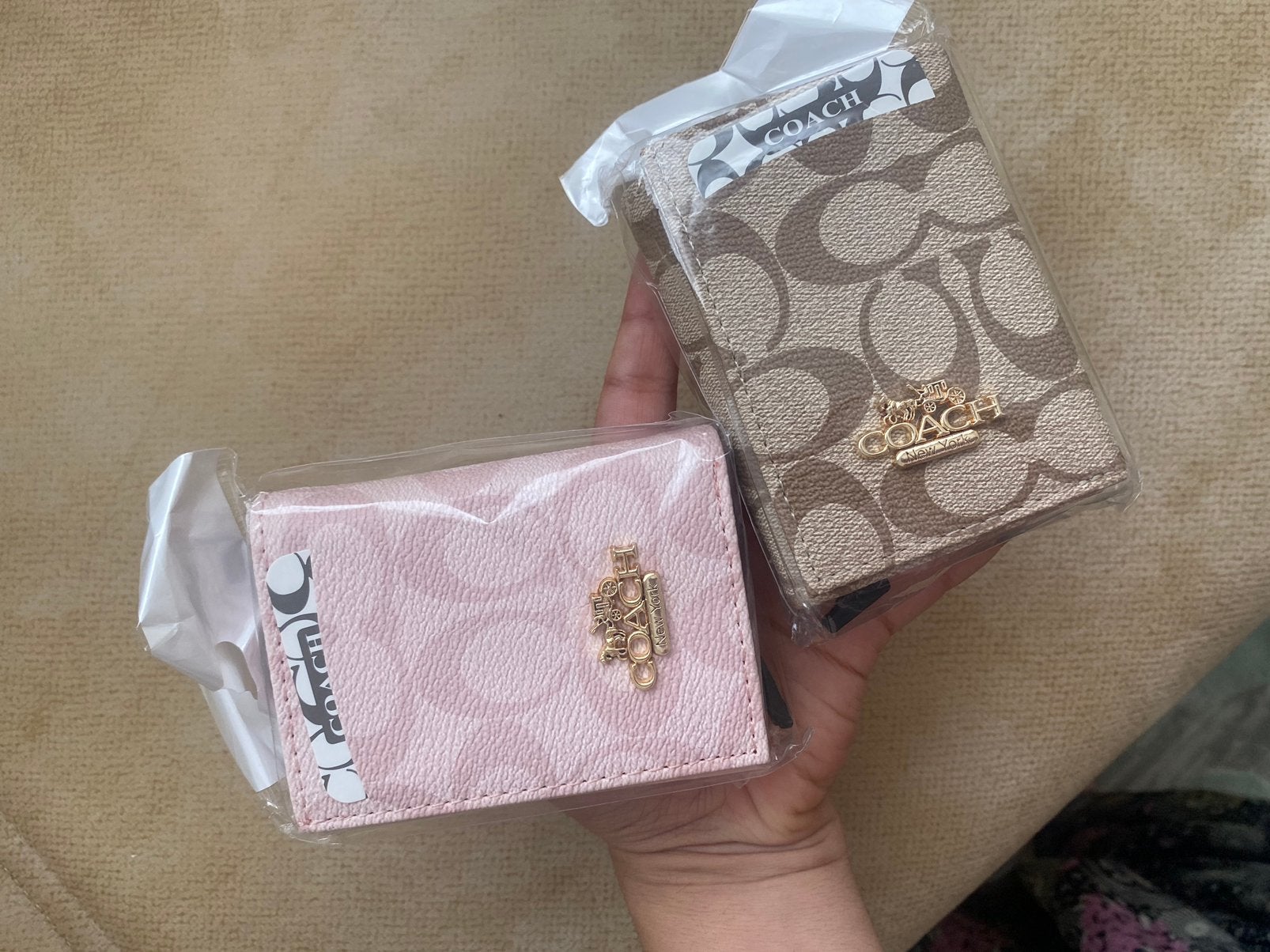 Twee nieuwe coach portemonnees, Handtassen en Accessoires, Toilettassen, Ophalen, Nieuw