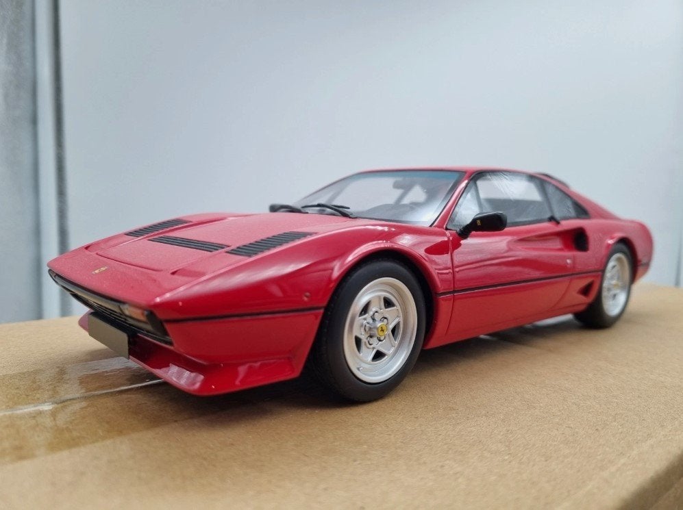 Ferrari 208 GTB Turbo rouge Gt Spirit GT347 1/18 Neuve, Enlèvement ou Envoi, Neuf, Voiture, Autres marques