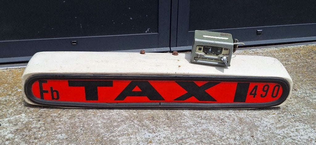 Originele taximeter + originele taxi lichtbak, taxibord., Enlèvement, Utilisé, Voitures
